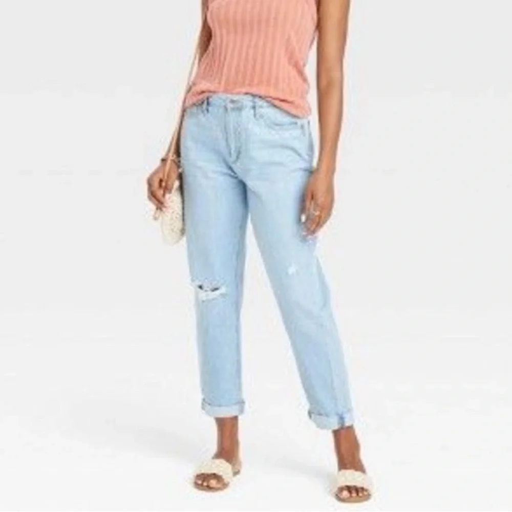 Women's Mid-Rise Boyfriend Jeans - Universal Thread Light Wash size 6